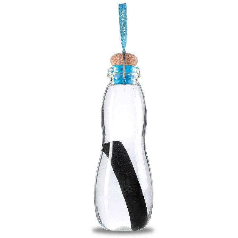 BLACK+BLUM Wasserflasche EAU GOOD mit Schutzhülle Blau Aktivkohlefilter