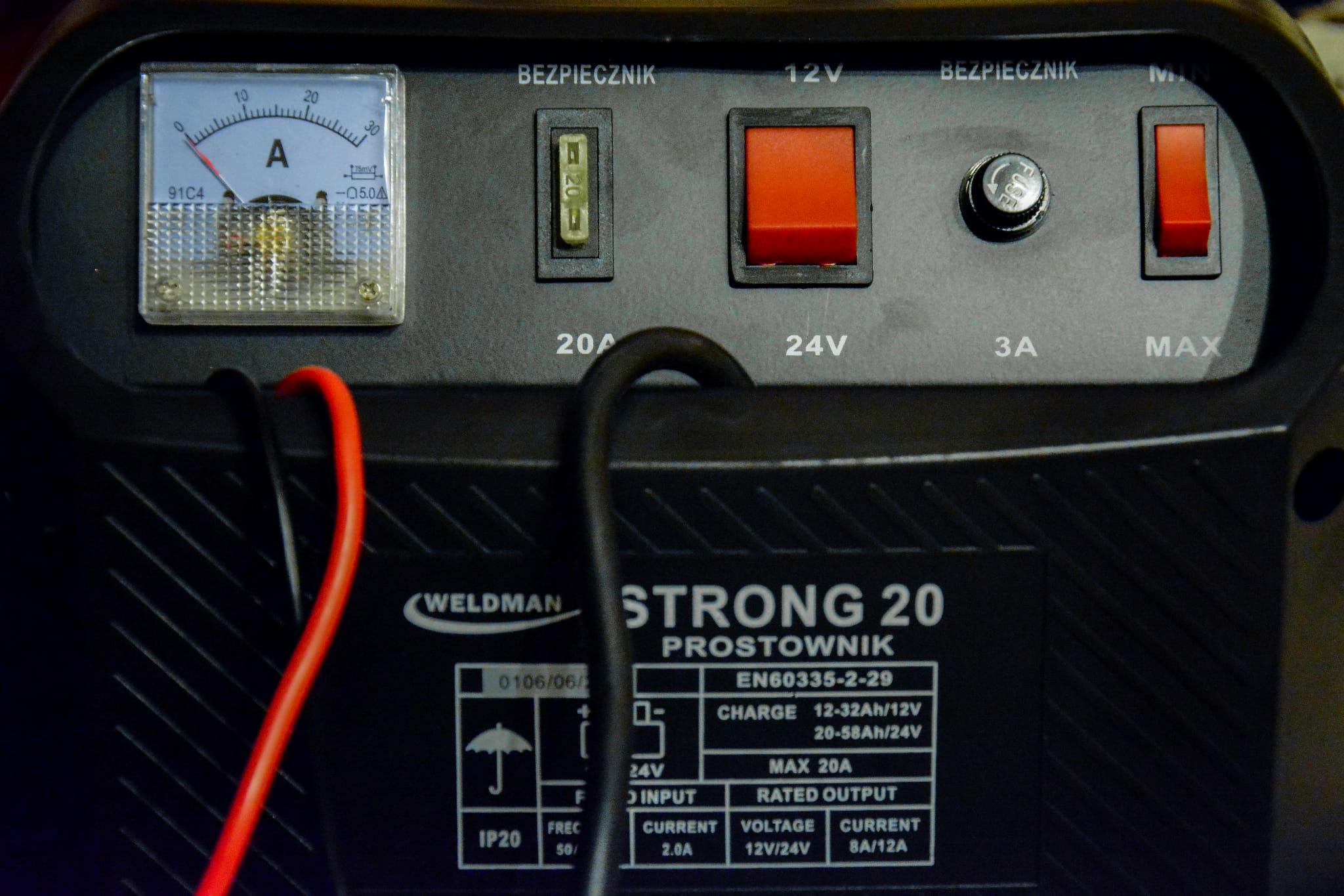 WELDMAN STRONG 20 6V/12V LCD-GLEICHRICHTER