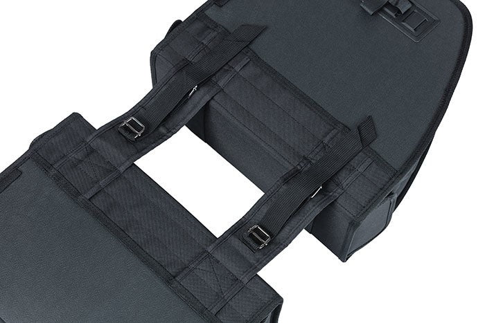 BASIL TOUR DOPPELTASCHE 28L, Universal Bridge System, wasserdicht schwarz