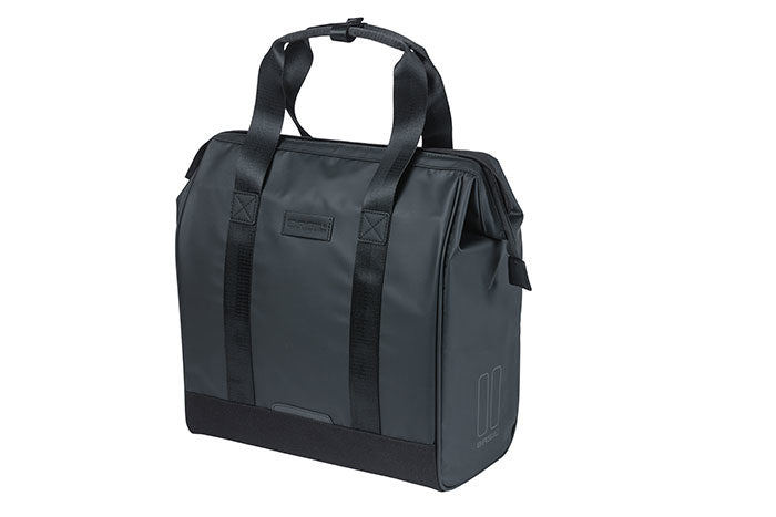 Einzelne Citytasche BASIL GRAND TARPAULIN BICYCLE SHOPPER 23L, Hook On System, wasserdicht schwarz