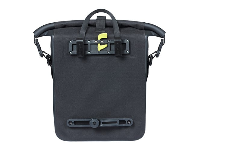 BASIL NAVIGATOR WATERPROOF SINGLE PANNIER BAG M 12-15 L, Hook-On-System, wasserdicht, schwarz